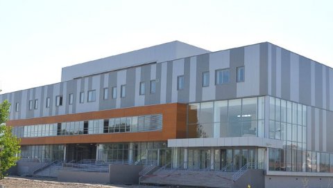 ВАКЦИНАЦИЈА НАЈВЕРОВАТНИЈЕ У НОВОЈ ХАЛИ: Краљевчани започели припреме за масовну имунизацију ВАКЦИНАЦИЈА НАЈВЕРОВАТНИЈЕ У НОВОЈ ХАЛИ: Краљевчани започели припреме за масовну имунизацију