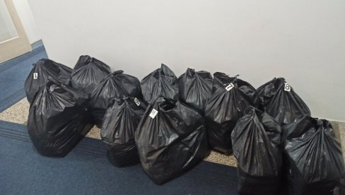 БАРАНИН УХАПШЕН ЗБОГ НЕДОЗВОЉЕНЕ ТРГОВИНЕ: Полиција пронашла 180 килограма резаног дувана у возилу БАРАНИН УХАПШЕН ЗБОГ НЕДОЗВОЉЕНЕ ТРГОВИНЕ: Полиција пронашла 180 килограма резаног дувана у возилу