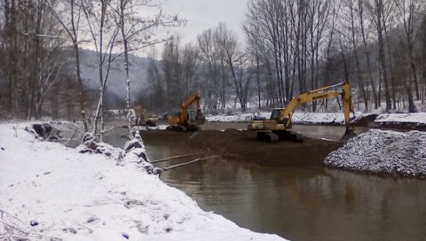 ВЛАСОТИНЦЕ ДОБИЛО ВОДУ: Апел грађанима да је не користе за пиће и припрему хране ВЛАСОТИНЦЕ ДОБИЛО ВОДУ: Апел грађанима да је не користе за пиће и припрему хране