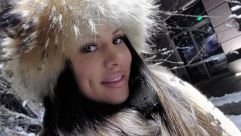 САНДРА АФРИКА ОТОПИЛА СНЕГ: Скинула се на минусу, сви су гледали један детаљ (ФОТО) САНДРА АФРИКА ОТОПИЛА СНЕГ: Скинула се на минусу, сви су гледали један детаљ (ФОТО)