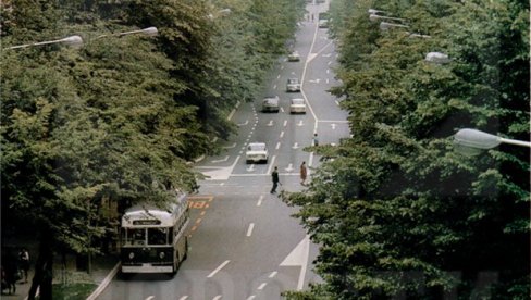 SEĆANJA NA NEKI STARI, DRUGAČIJI BEOGARAD: Knez kao parking, a Miloševa bez gužve (FOTO) SEĆANJA NA NEKI STARI, DRUGAČIJI BEOGARAD: Knez kao parking, a Miloševa bez gužve (FOTO)