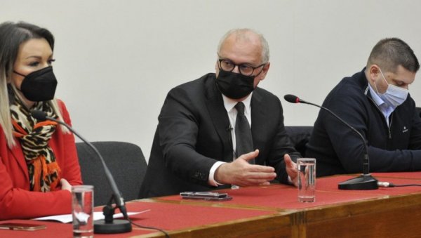 ОДРЖАН САСТАНАК ПОВОДОМ МАСОВНЕ ВАКЦИНАЦИЈЕ: Од понедељка кол-центри за помоћ старијима око имунизације ОДРЖАН САСТАНАК ПОВОДОМ МАСОВНЕ ВАКЦИНАЦИЈЕ: Од понедељка кол-центри за помоћ старијима око имунизације