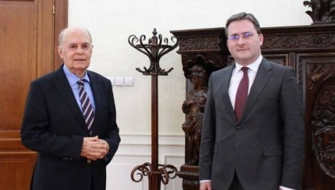 ШКОЛСКИ НА КАФИ: Селаковић и Јовановић се присећали ђачких дана ШКОЛСКИ НА КАФИ: Селаковић и Јовановић се присећали ђачких дана