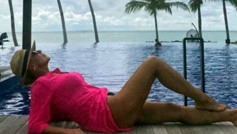 LEPA BRENA POKAZALA TELO U KUPAĆEM: Pevačica provokativnom fotografijom iz Dubaija zapalila Instagram (FOTO) LEPA BRENA POKAZALA TELO U KUPAĆEM: Pevačica provokativnom fotografijom iz Dubaija zapalila Instagram (FOTO)