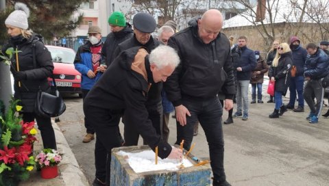 СВЕЋЕ НА МЕСТУ ОЛИВЕРОВОГ УБИСТВА: Љајићу забрањен улаз на Космет, сарадници Ивановића и даље чекају правду СВЕЋЕ НА МЕСТУ ОЛИВЕРОВОГ УБИСТВА: Љајићу забрањен улаз на Космет, сарадници Ивановића и даље чекају правду