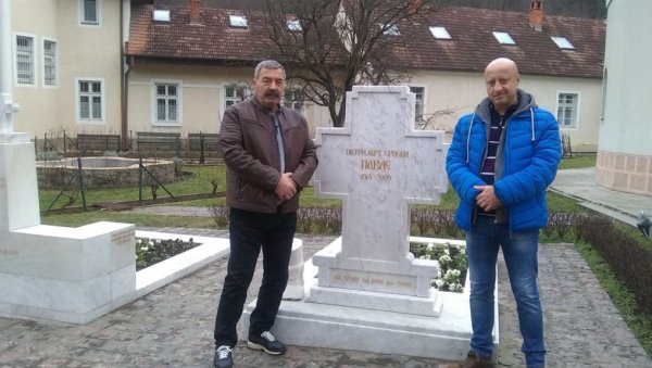 НЕ БЛЕДИ СЕЋАЊЕ НА ПАТРИЈАРХА ПАВЛА: Гроб пастира српског народа право светилиште (ФОТО) НЕ БЛЕДИ СЕЋАЊЕ НА ПАТРИЈАРХА ПАВЛА: Гроб пастира српског народа право светилиште (ФОТО)