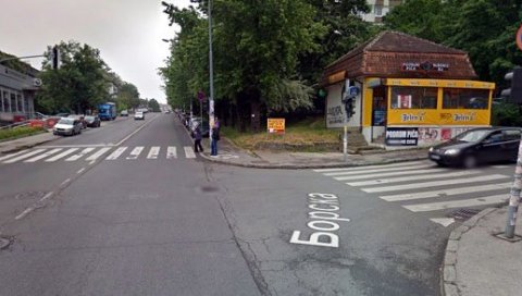ПОВРЕЂЕНО ШЕСТ ПЕШАКА: Саобраћајна несрећа на углу Борске и Богдана Жерајића на Миљаковцу - жена прошла кроз црвено? ПОВРЕЂЕНО ШЕСТ ПЕШАКА: Саобраћајна несрећа на углу Борске и Богдана Жерајића на Миљаковцу - жена прошла кроз црвено?