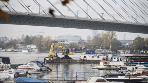 РУКАВАЦ ЧИСТЕ ДО ПОЧЕТКА ПРОЛЕЋА: Са дна десне обале Саве досада је извучено 17.500 ОД 40.000 кубика наноса РУКАВАЦ ЧИСТЕ ДО ПОЧЕТКА ПРОЛЕЋА: Са дна десне обале Саве досада је извучено 17.500 ОД 40.000 кубика наноса