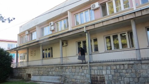 ЕПИДЕМИЈА У ПЧИЊСКОМ ОКРУГУ: Расте број оболелих у Сурдулици ЕПИДЕМИЈА У ПЧИЊСКОМ ОКРУГУ: Расте број оболелих у Сурдулици