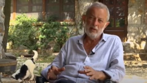 ОВАКО ЈЕ МИКА АЛЕКСИЋ ГОВОРИО О СВОЈИМ УЧЕНИЦАМА: Девојчице брже сазревају, са родитељима није хтео да разговара ОВАКО ЈЕ МИКА АЛЕКСИЋ ГОВОРИО О СВОЈИМ УЧЕНИЦАМА: Девојчице брже сазревају, са родитељима није хтео да разговара