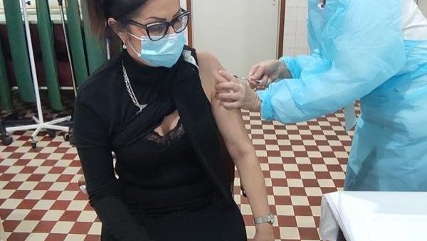 ПОЧЕЛА ИМУНИЗАЦИЈА У СРЕДЊЕМ БАНАТУ: Вакцинисано 318 особа ПОЧЕЛА ИМУНИЗАЦИЈА У СРЕДЊЕМ БАНАТУ: Вакцинисано 318 особа