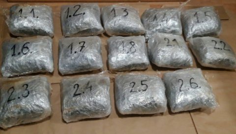 СОМБОРАЦ УХАПШЕН У ПРИЈЕПОЉУ: У аутомобилу возио 14 килограма марихуане СОМБОРАЦ УХАПШЕН У ПРИЈЕПОЉУ: У аутомобилу возио 14 килограма марихуане