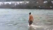 SULJO MAŠALA ZAPLIVAO U LEDENOJ DRINI: Komentari na mrežama pljušte - a ovo mu nije jedini podvig! (VIDEO)