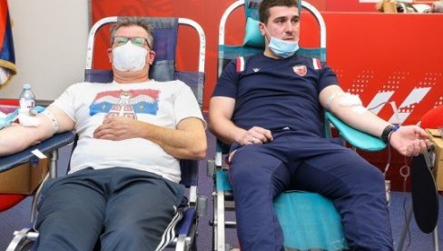 ВЕЛИКИ ПОДВИГ: Звездаши прикупили 584 јединица крви ВЕЛИКИ ПОДВИГ: Звездаши прикупили 584 јединица крви