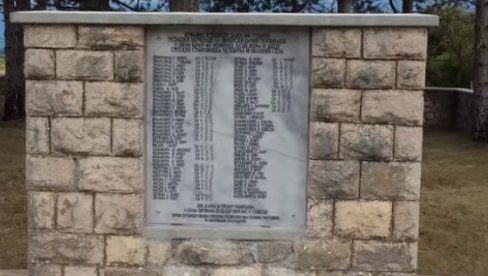 OSKRNAVLJEN SRPSKI SPOMENIK U ČELEBIĆU: Ploča čuva sećanje na ljude koje su ustaše brutalno poklale u školi i bacile u jamu (FOTO) OSKRNAVLJEN SRPSKI SPOMENIK U ČELEBIĆU: Ploča čuva sećanje na ljude koje su ustaše brutalno poklale u školi i bacile u jamu (FOTO)