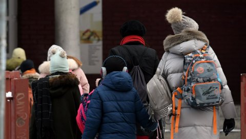 ПРИВЕДЕНА ОСОБА КОЈА ЈЕ ПУЦАЛА НА ЂАКЕ НА ВОЖДОВЦУ: Министар полиције открио ко је повукао обарач ПРИВЕДЕНА ОСОБА КОЈА ЈЕ ПУЦАЛА НА ЂАКЕ НА ВОЖДОВЦУ: Министар полиције открио ко је повукао обарач