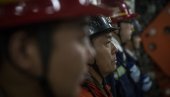 КОНАЧНО НА СЛОБОДИ: Спасиоци извукли седморицу рудара после две недеље (ВИДЕО) КОНАЧНО НА СЛОБОДИ: Спасиоци извукли седморицу рудара после две недеље (ВИДЕО)