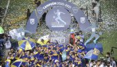 DIJEGO NA BOMBONJERI: Boka osvojila prvo izdanje Kupa Maradone (VIDEO) DIJEGO NA BOMBONJERI: Boka osvojila prvo izdanje Kupa Maradone (VIDEO)