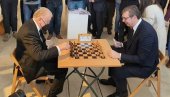 ВУЧИЋ И ДУДА ОДИГРАЛИ ПАРТИЈУ ШАХА: Ево ко је победио! (ФОТО) ВУЧИЋ И ДУДА ОДИГРАЛИ ПАРТИЈУ ШАХА: Ево ко је победио! (ФОТО)