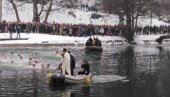 EPIDEMIJA PREKINULA TRADICIJU: Ove godine bez bogojavljenskog plivanja u Vlasotincu EPIDEMIJA PREKINULA TRADICIJU: Ove godine bez bogojavljenskog plivanja u Vlasotincu