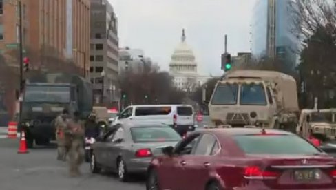 UZBUNA U VAŠINGTONU: Izbio požar u kampu za beskućnike, vatra ugašena (FOTO/VIDEO) UZBUNA U VAŠINGTONU: Izbio požar u kampu za beskućnike, vatra ugašena (FOTO/VIDEO)