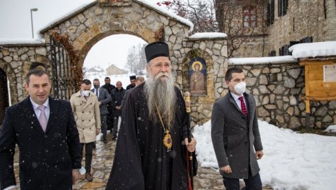 PODRŠKA VLADIKE - ČAST: Prepucavanje uoči lokalnih izbora u Nikšiću PODRŠKA VLADIKE - ČAST: Prepucavanje uoči lokalnih izbora u Nikšiću