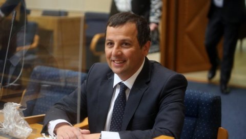 НА ПОМОЛУ РАСКОЛ У ОПОЗИЦИЈИ СРПСКЕ: Да ли је озбиљно уздрман политички блок који годинама жели промену власти у РС НА ПОМОЛУ РАСКОЛ У ОПОЗИЦИЈИ СРПСКЕ: Да ли је озбиљно уздрман политички блок који годинама жели промену власти у РС