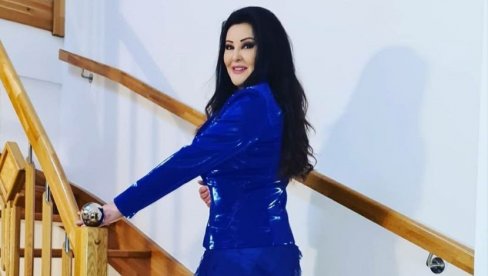 ОБЈАВЉЕНЕ ФОТОГРАФИЈЕ ИЗ ДВОРЦА ДРАГАНЕ МИРКОВИЋ Певачица славила сину рођендан пет дана: Све за тебе, лаве мој! (ВИДЕО) ОБЈАВЉЕНЕ ФОТОГРАФИЈЕ ИЗ ДВОРЦА ДРАГАНЕ МИРКОВИЋ Певачица славила сину рођендан пет дана: Све за тебе, лаве мој! (ВИДЕО)