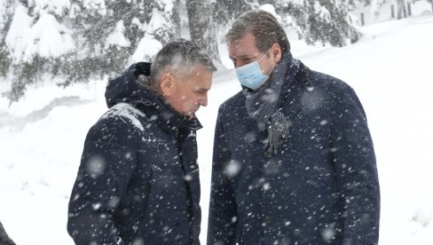 ЗОРАНА КОД ВУЧИЋА МИНИРАЛА ГОНДОЛУ: Милан Стаматовић, председник Општине Чајетина, о пројекту на Златибору ЗОРАНА КОД ВУЧИЋА МИНИРАЛА ГОНДОЛУ: Милан Стаматовић, председник Општине Чајетина, о пројекту на Златибору