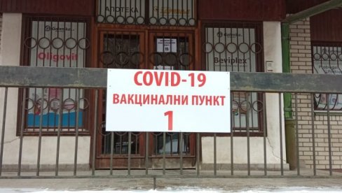 SPREMNA MASOVNA VAKCINACIJA: U Podunavskom okrugu sve je pripremljeno za imunizaciju protiv kovida-19 SPREMNA MASOVNA VAKCINACIJA: U Podunavskom okrugu sve je pripremljeno za imunizaciju protiv kovida-19