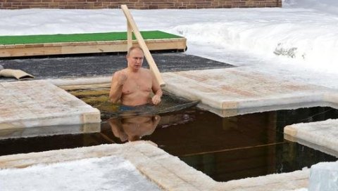 ПРЕДСЕДНИК ЈЕ КУЛ И ЈАК КАО МЕДВЕД: Британце одушевило Путиново зарањање у ледену воду за Богојављење (ВИДЕО) ПРЕДСЕДНИК ЈЕ КУЛ И ЈАК КАО МЕДВЕД: Британце одушевило Путиново зарањање у ледену воду за Богојављење (ВИДЕО)