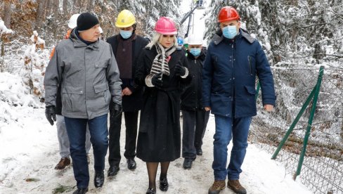 МИХАЈЛОВИЋЕВА У ВЛАСОТИНЦУ: Решићемо проблем са струјом за 10 дана МИХАЈЛОВИЋЕВА У ВЛАСОТИНЦУ: Решићемо проблем са струјом за 10 дана