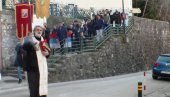 ZA ČASNIM KRSTOM PO DANU: U Herceg Novom do časnog krsta prvi doplivao Ivan Đurišić ZA ČASNIM KRSTOM PO DANU: U Herceg Novom do časnog krsta prvi doplivao Ivan Đurišić