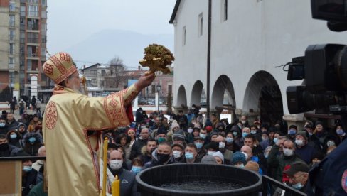 KUPALI KRST U 1.000 EVRA: Umesto plivanja za časni krst, evo šta rade Vranjanci (FOTO) KUPALI KRST U 1.000 EVRA: Umesto plivanja za časni krst, evo šta rade Vranjanci (FOTO)