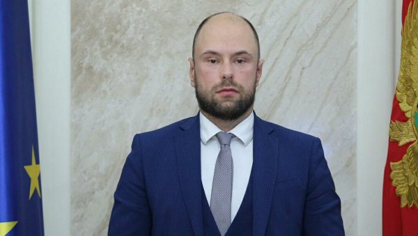 СРБИЈА ПОБЕДИЛА: Одобрен захтев наше амбасаде у Црној Гори - Срби ће моћи да гласају на три бирачка места СРБИЈА ПОБЕДИЛА: Одобрен захтев наше амбасаде у Црној Гори - Срби ће моћи да гласају на три бирачка места