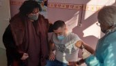 ПРВО ИМУНИЗАЦИЈА ЗДРАВСТВЕНИХ РАДНИКА: У Лозницу стигле кинеске вакцине ПРВО ИМУНИЗАЦИЈА ЗДРАВСТВЕНИХ РАДНИКА: У Лозницу стигле кинеске вакцине