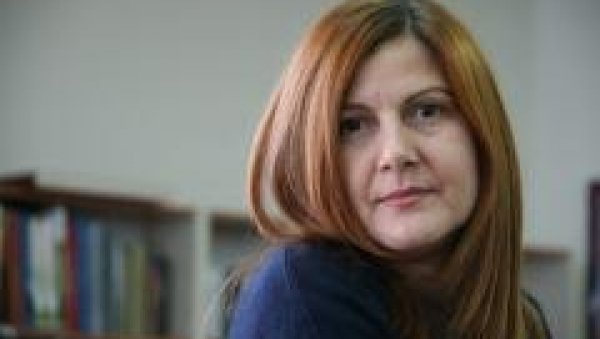 О МОЋИ И ТАБУИМА : Ново издање романа „Сатови у мајчиној соби“ Тање Ступар Трифуновић О МОЋИ И ТАБУИМА : Ново издање романа „Сатови у мајчиној соби“ Тање Ступар Трифуновић