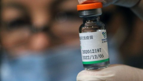 ОДЛУКА СТУПА НА СНАГУ ОД ПОНЕДЕЉКА: Кина даје визне олакшице за оне који приме њену вакцину ОДЛУКА СТУПА НА СНАГУ ОД ПОНЕДЕЉКА: Кина даје визне олакшице за оне који приме њену вакцину