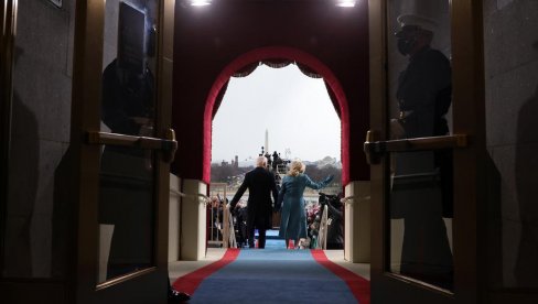 БАЈДЕН ИЗА ТРАМПОВИХ ЛЕЂА ПРЕГОВАРАО СА ИРАНОМ: Разговори са љутим непријатељем САД трају недељама БАЈДЕН ИЗА ТРАМПОВИХ ЛЕЂА ПРЕГОВАРАО СА ИРАНОМ: Разговори са љутим непријатељем САД трају недељама