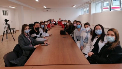 STALNI POSAO U DOMU ZDRAVLJA: Medicinarima u Despotovcu, posle godina čekanja, uručena 21 radna knjižica STALNI POSAO U DOMU ZDRAVLJA: Medicinarima u Despotovcu, posle godina čekanja, uručena 21 radna knjižica
