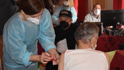 СТИГЛА КИНЕСКА ВАКЦИНА: Почела имунизација против короне у Ваљеву СТИГЛА КИНЕСКА ВАКЦИНА: Почела имунизација против короне у Ваљеву