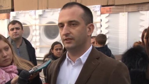 OPLJAČKAN VLASNIK KNEZ PETROLA: Razbojnici upali u kuću i ukrali 100.000 evra i dva roleksa OPLJAČKAN VLASNIK KNEZ PETROLA: Razbojnici upali u kuću i ukrali 100.000 evra i dva roleksa