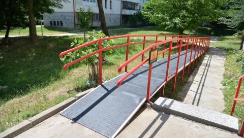 ПРЕДУСЛОВ РАЗВОЈА: Особама са инвалидитетом да буду доступни сви садржаји ПРЕДУСЛОВ РАЗВОЈА: Особама са инвалидитетом да буду доступни сви садржаји