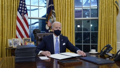 БАЈДЕН О ТРАМПОВОМ ПИСМУ: Ево шта је нови председник рекао о поруци која га је дочекала у Овалном кабинету БАЈДЕН О ТРАМПОВОМ ПИСМУ: Ево шта је нови председник рекао о поруци која га је дочекала у Овалном кабинету