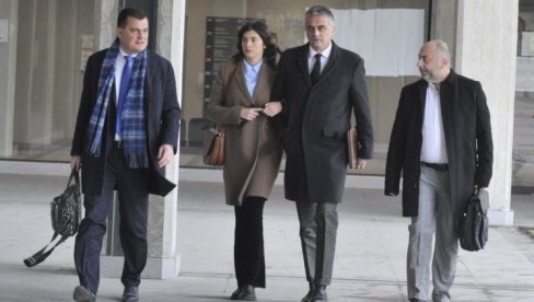 DANAS SAM MALO VIŠE OTAC NEGO ADVOKAT: Srđan Ilinčić po želji ćerke Ive napustio sudnicu DANAS SAM MALO VIŠE OTAC NEGO ADVOKAT: Srđan Ilinčić po želji ćerke Ive napustio sudnicu