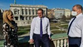 КРАТАК ПРЕДАХ НА ТЕРАСИ ПРЕДСЕДНИШТВА: Вучић саопштио добре вести грађанима Србије (ФОТО)