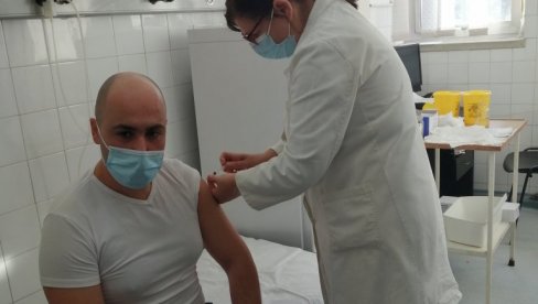 ПОЧЕЛА ВАКЦИНАЦИЈА У ЛАЈКОВЦУ: Масовна имунизација против короне и у чувеној железничкој варошици ПОЧЕЛА ВАКЦИНАЦИЈА У ЛАЈКОВЦУ: Масовна имунизација против короне и у чувеној железничкој варошици