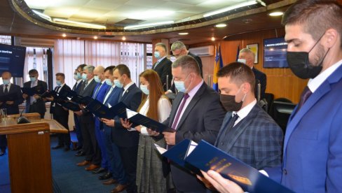 БРЧАНСКА ВЛАДА КОМПЛЕТИРАНА: Новоименовани чланови положили заклетву БРЧАНСКА ВЛАДА КОМПЛЕТИРАНА: Новоименовани чланови положили заклетву