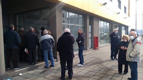 U PIROTU VELIKO INTERESOVANJE ZA VAKCINU: Počeli da rade i punktovi u Senjaku U PIROTU VELIKO INTERESOVANJE ZA VAKCINU: Počeli da rade i punktovi u Senjaku