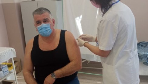 ВЕЛИКО ИНТЕРЕСОВАЊЕ ЗА ИМУНИЗАЦИЈА У СОМБОРУ: Вакцину примило преко 700 људи ВЕЛИКО ИНТЕРЕСОВАЊЕ ЗА ИМУНИЗАЦИЈА У СОМБОРУ: Вакцину примило преко 700 људи